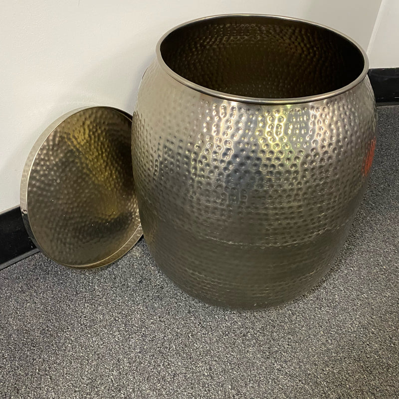 Metal Table (Accent)