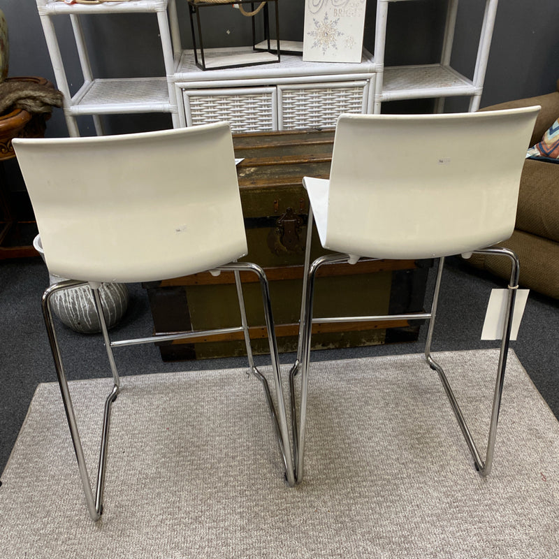 Stool (Bar - With Back)