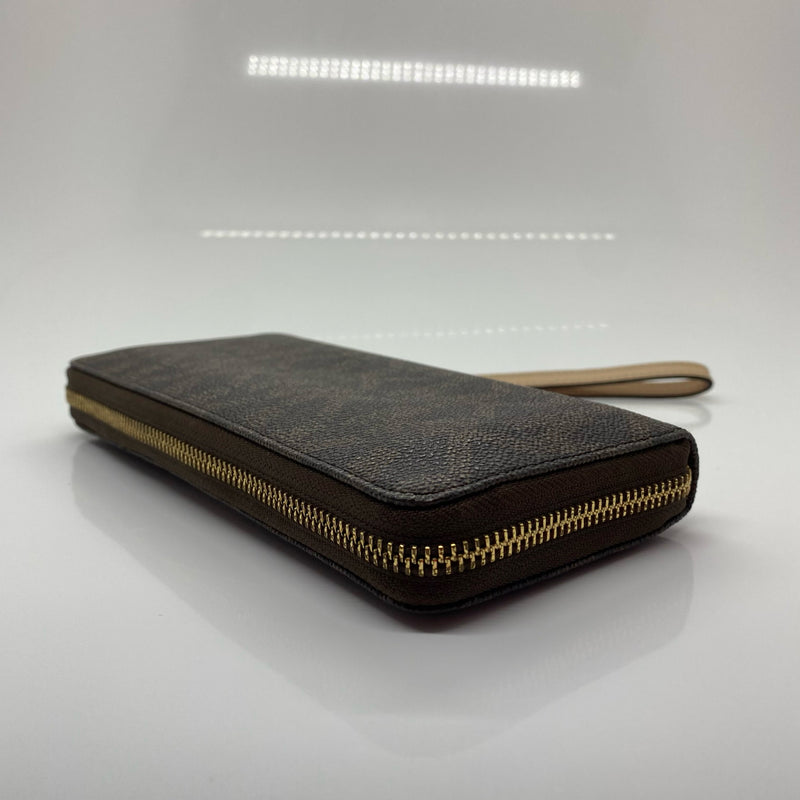 Michael Kors designer  wristlet