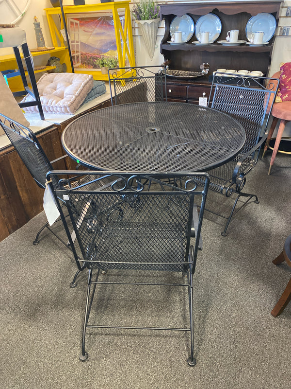 Table (Outdoor w/Chairs)