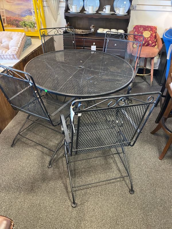 Table (Outdoor w/Chairs)