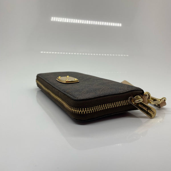 Michael Kors designer  wristlet