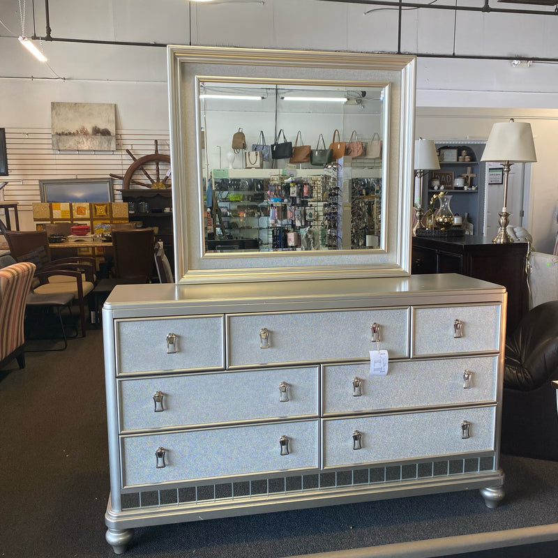 Dresser (With Mirror)
