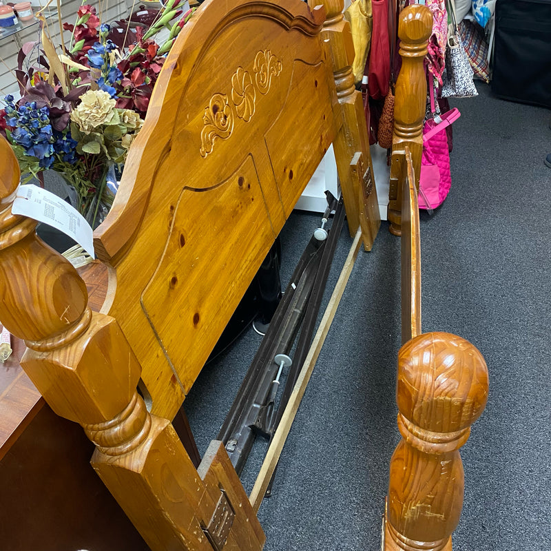 Wood Bed (Queen)