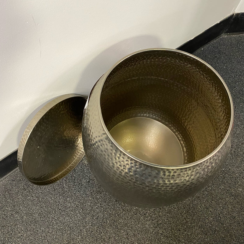 Metal Table (Accent)