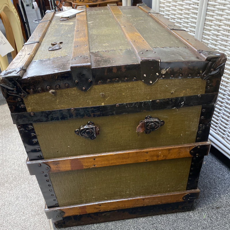 Trunk / Chest (floor sz)