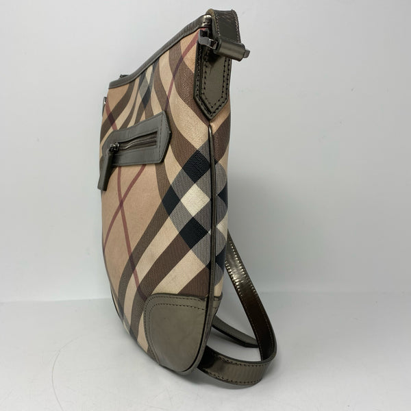 Burberry designer  purse