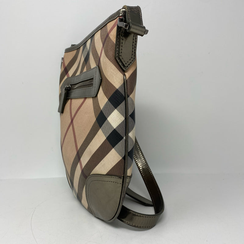 Burberry designer  purse